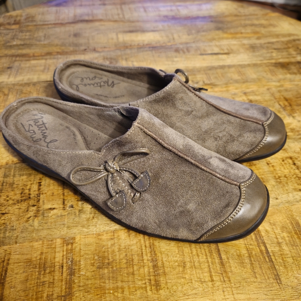 Natural Soul Woman Gray Suede Slip-On Shoes Size 8.5